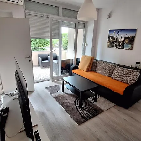 Katnic By The Apartment