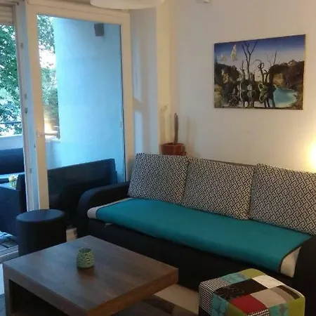 Katnic By The Apartment *